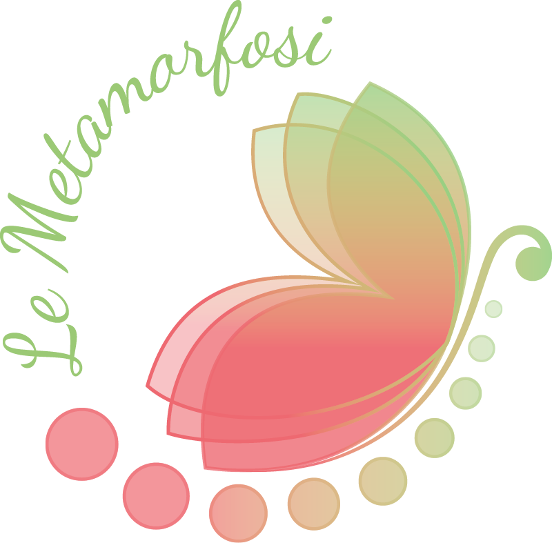 Logo dell'associazione Le Metamorfosi: una farfalla dalle ali verdi e corallo